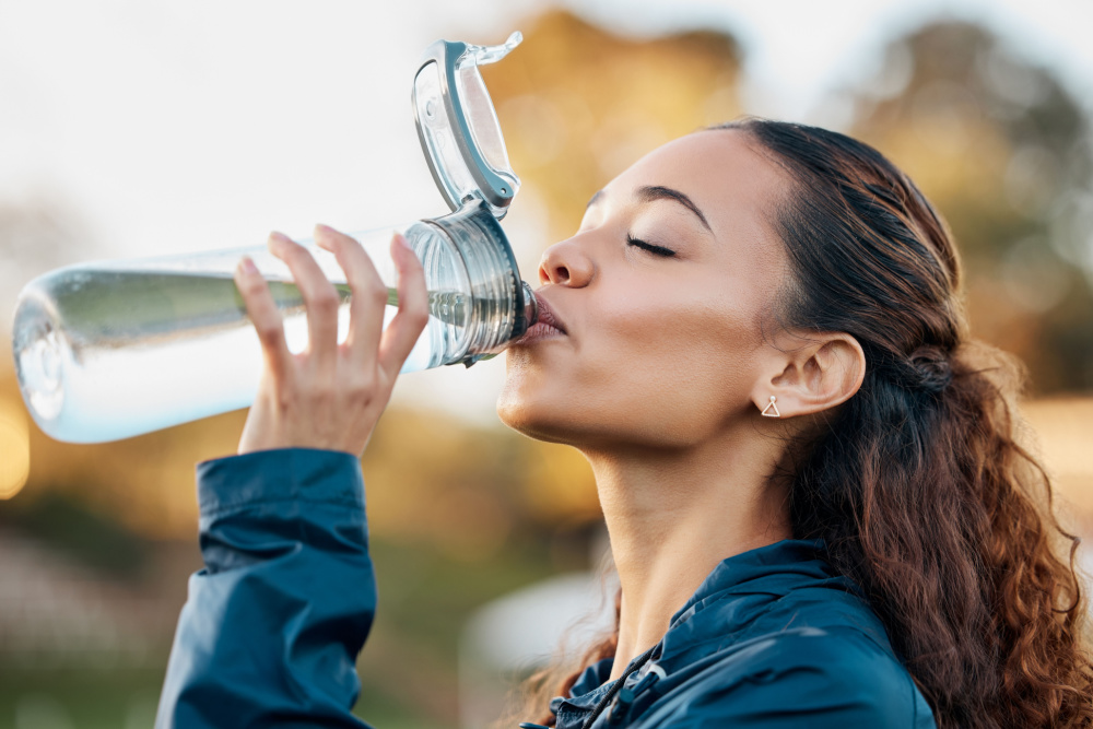 Best sugar-free electrolyte drops: a woman drinking water.